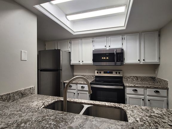 5th image of 819 SW 57th Ter #1