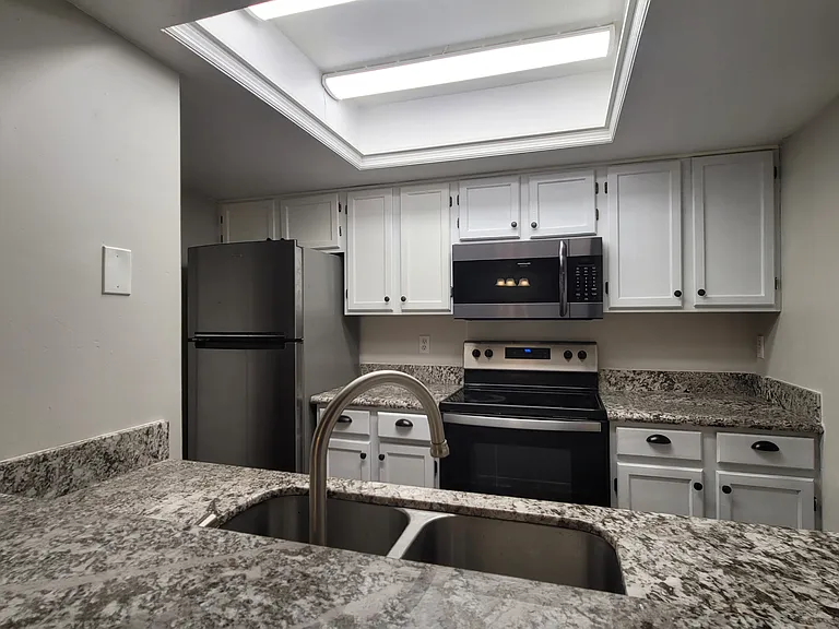 819 SW 57th Ter #1 — Photo 5