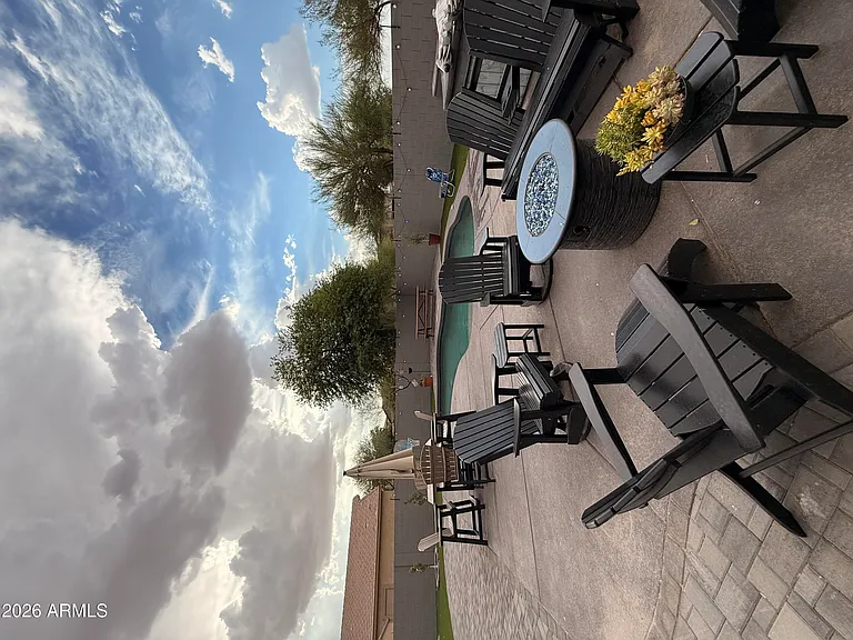 2924 N Taylor Ln — Photo 14