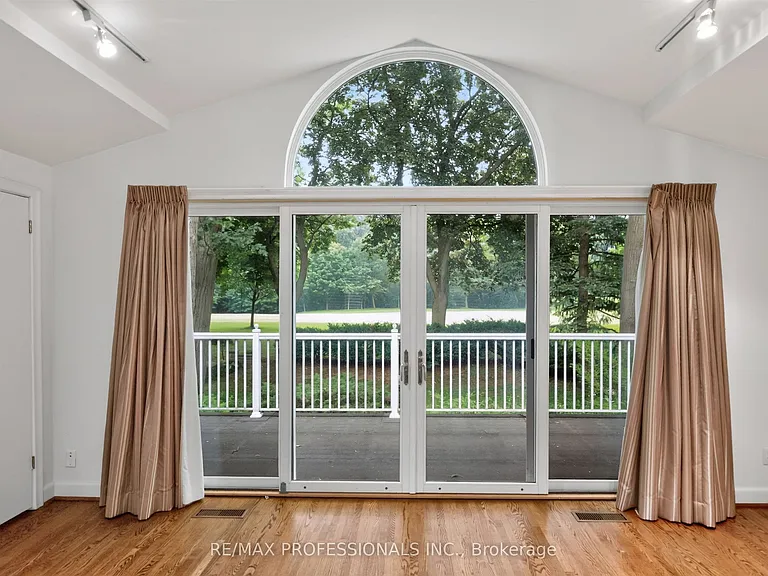 32 Edenbrook Hl — Photo 37