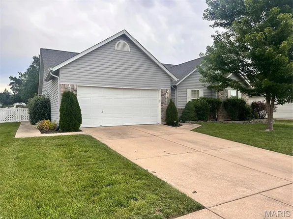 1419 Sunburst Dr, O'Fallon, MO 63366