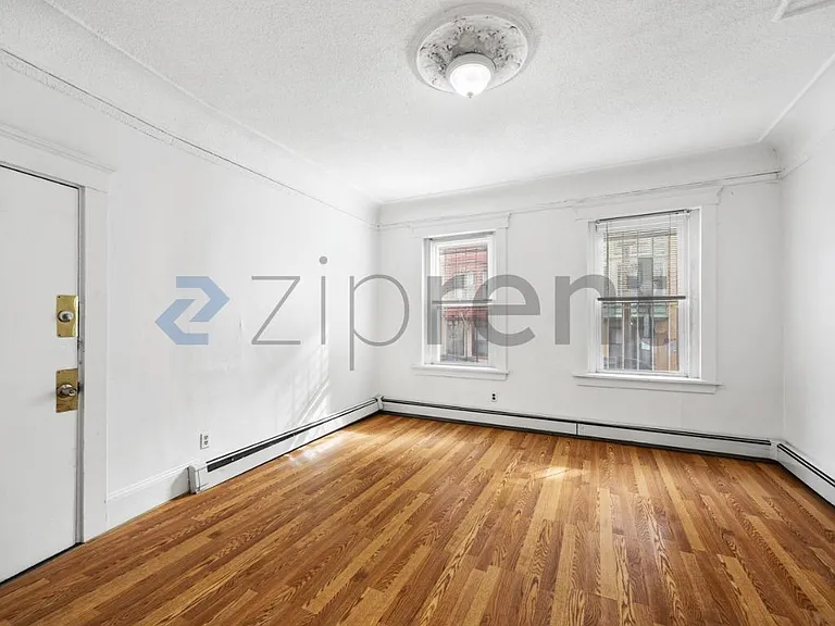 34 Cunard St — Photo 4