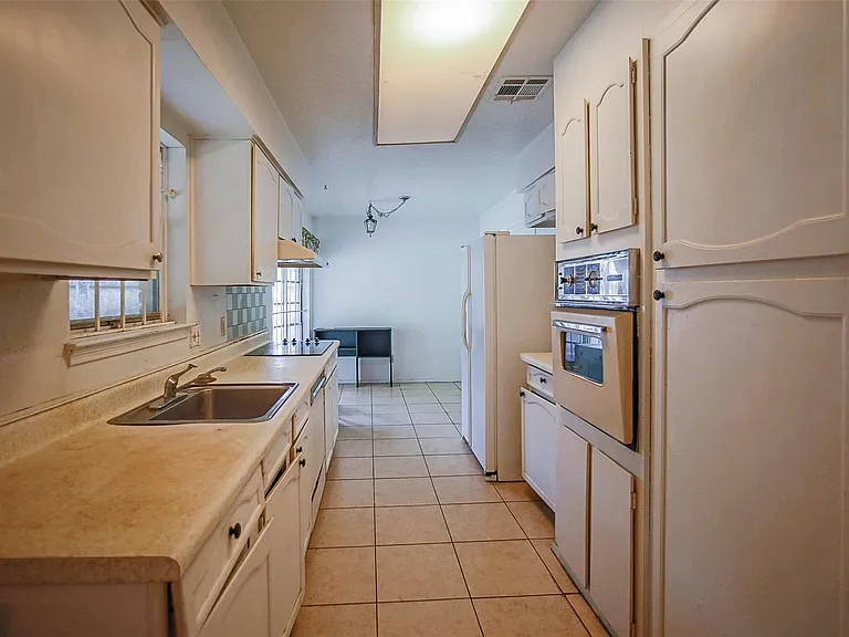 7010 Captain Dr — Photo 5