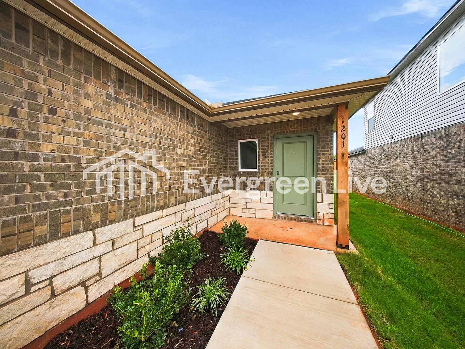 3 bed, 2.0 bath, 1373 sqft, $1,660 — Photo 2