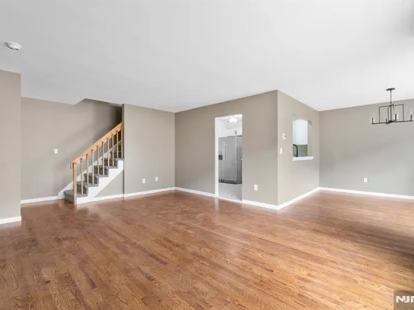 557 Ridge Ln #4220, Fort Lee, NJ 07024