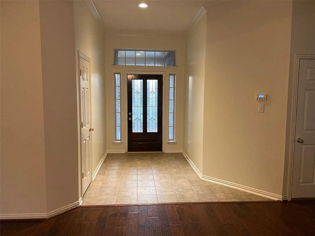 4 bed, 2.5 bath, 2292 sqft, $2,500 — Photo 4