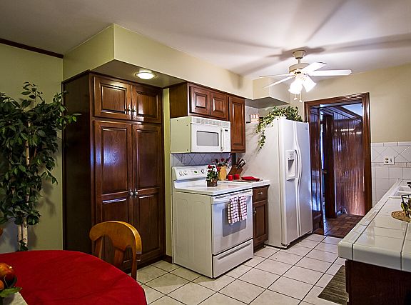 4th image of 3627 N Oconto Ave