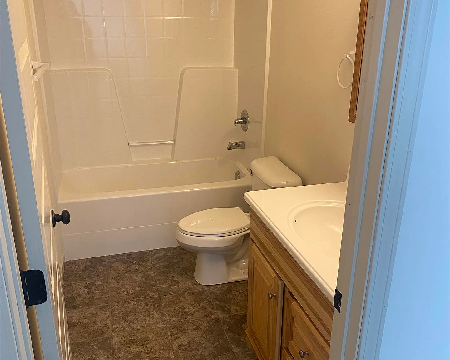 811 Island View Dr — Photo 2
