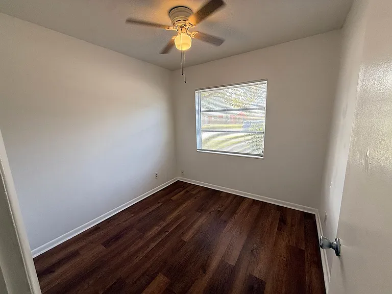 7609 Tacony Dr — Photo 15