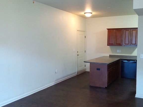 4th image of 1805 Ott Memorial Dr APT 104