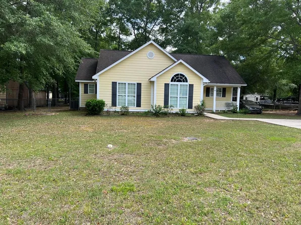 107 Amicalola Ct, Leesburg, GA 31763