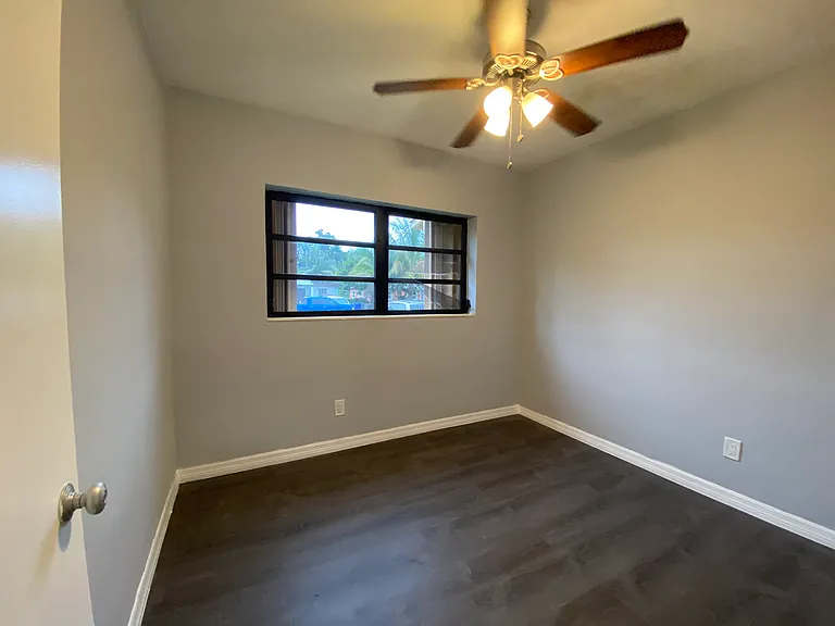 15861 NE 14th Ct — Photo 18