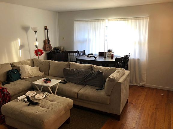 3rd image of 731 S Woodlawn Ave
