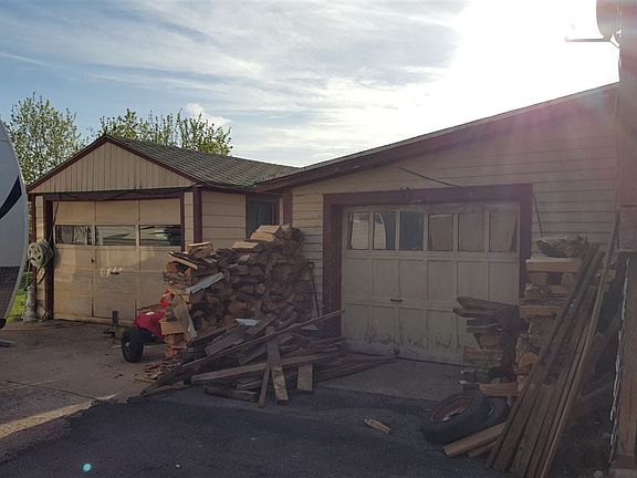 4th image of 204 Saint Lawrence Ave