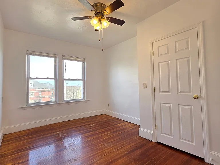 68 Park Ave 3rdFlr 2B/1B FreshPaint Hardwoods Spacious Office! PetsOK — Photo 6