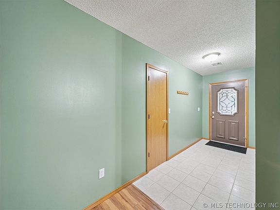 4th image of 616 Grove Crest Rd