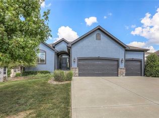 995 SW Perth Shire Dr, Lees Summit, MO 64081