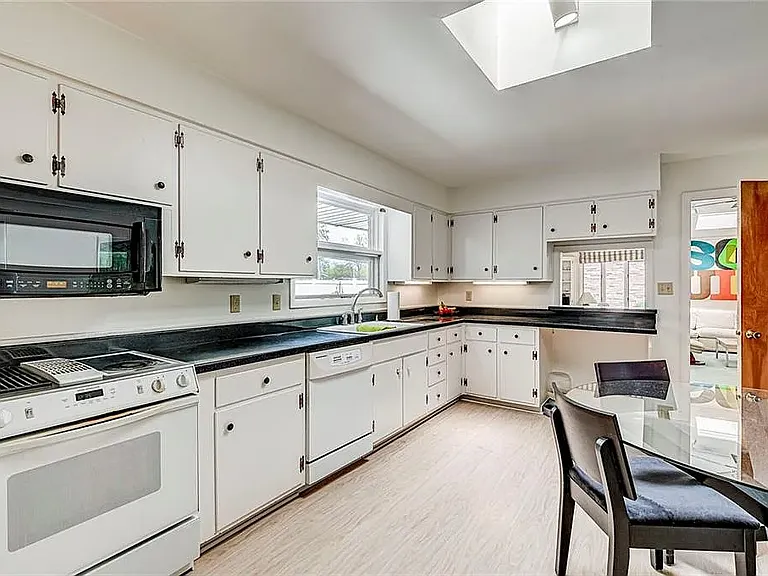 3320 Grove Pkwy #1 — Photo 28