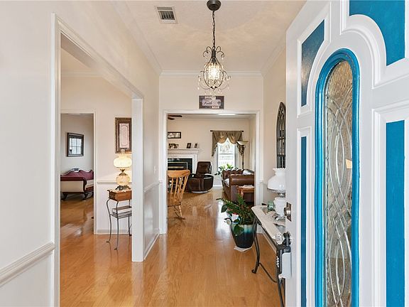 3rd image of 932 Hitching Post Ln