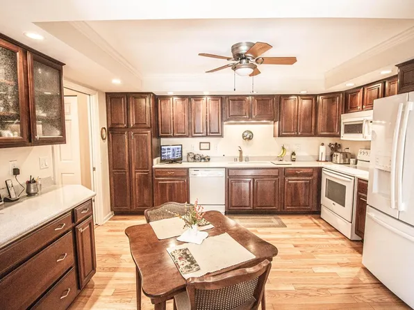 13335 Watertown Plank ROAD #214, Elm Grove, WI 53122