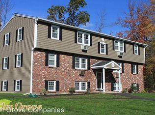 33 Stonehenge Rd APT 1, Londonderry, NH 03053