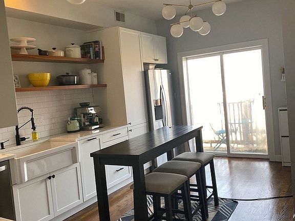 5th image of 1336 W Elmdale Ave APT 3