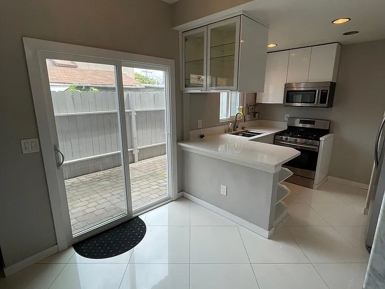 4733 W Mountain View Dr #3 — Photo 3