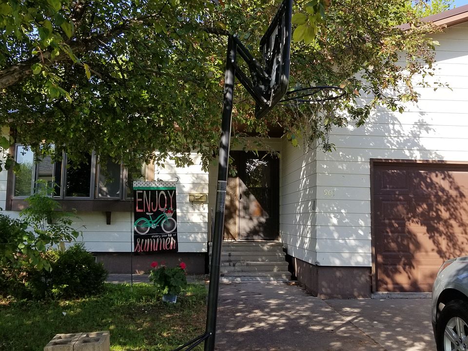 1st image of 901 10th Ave W