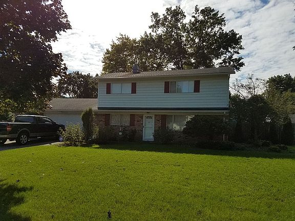 4th image of 3027 Calumet Ave