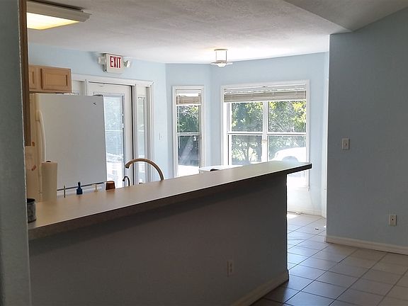 5th image of 121 Meadow Ave