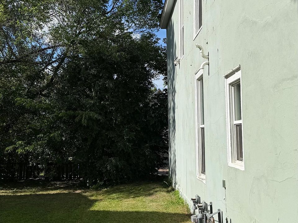 2nd image of 422 Mount Ida St