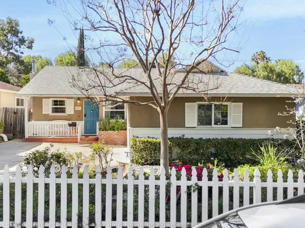 4717 Santa Lucia Dr, Woodland Hills, CA 91364