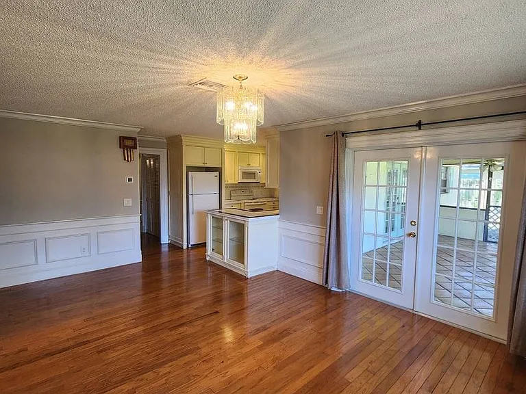 549 Burlington Ave NE — Photo 22