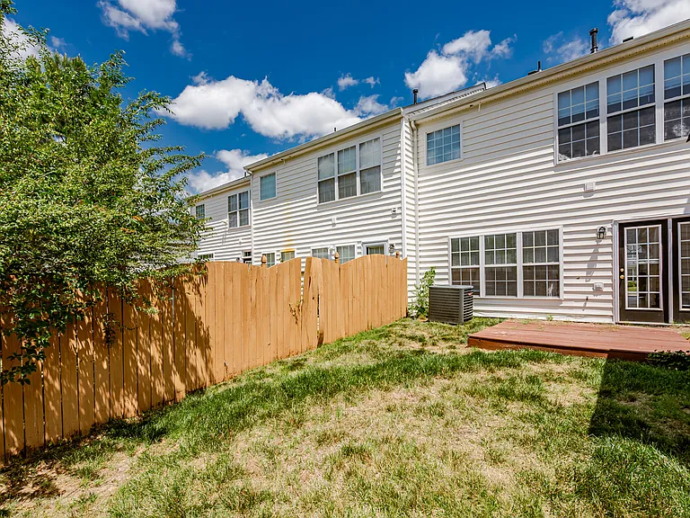 1429 New Haven Ct — Photo 4