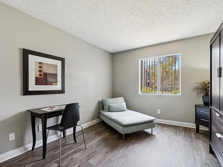 Sorrento Apartments — Photo 48