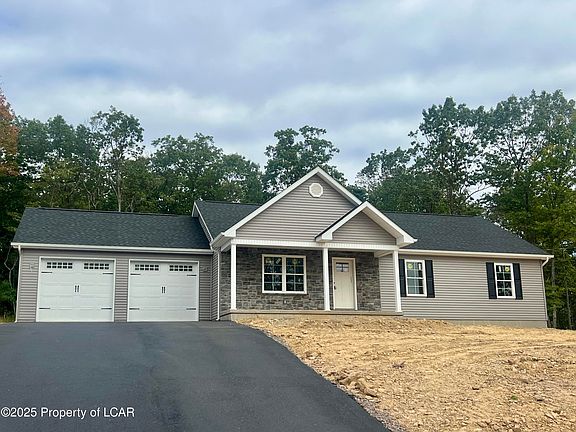 2nd image of 231 Mountain Rd