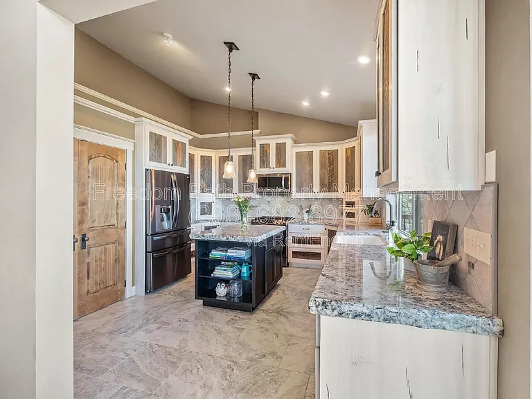 721 Sanctuary Hls — Photo 43