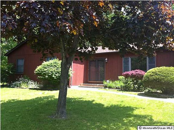 3rd image of 140 Leanne Drive