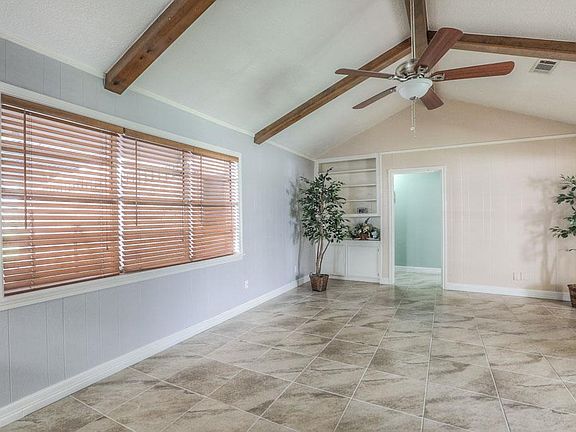 5th image of 16226 Lakeview Dr