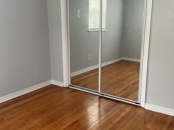 4th image of 16 Wisteria Dr