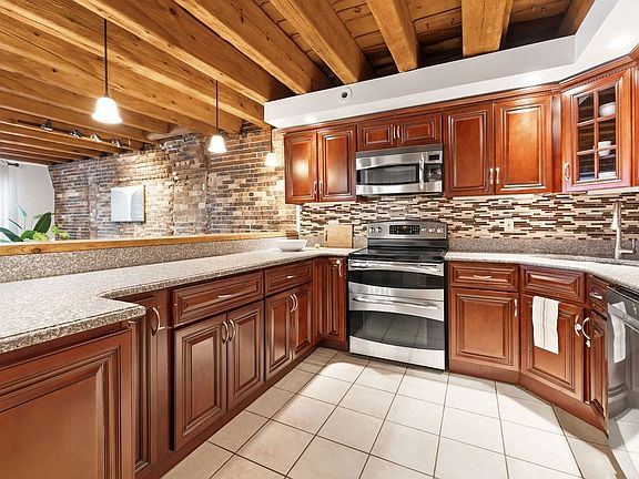 3rd image of 75 Fulton St APT 21