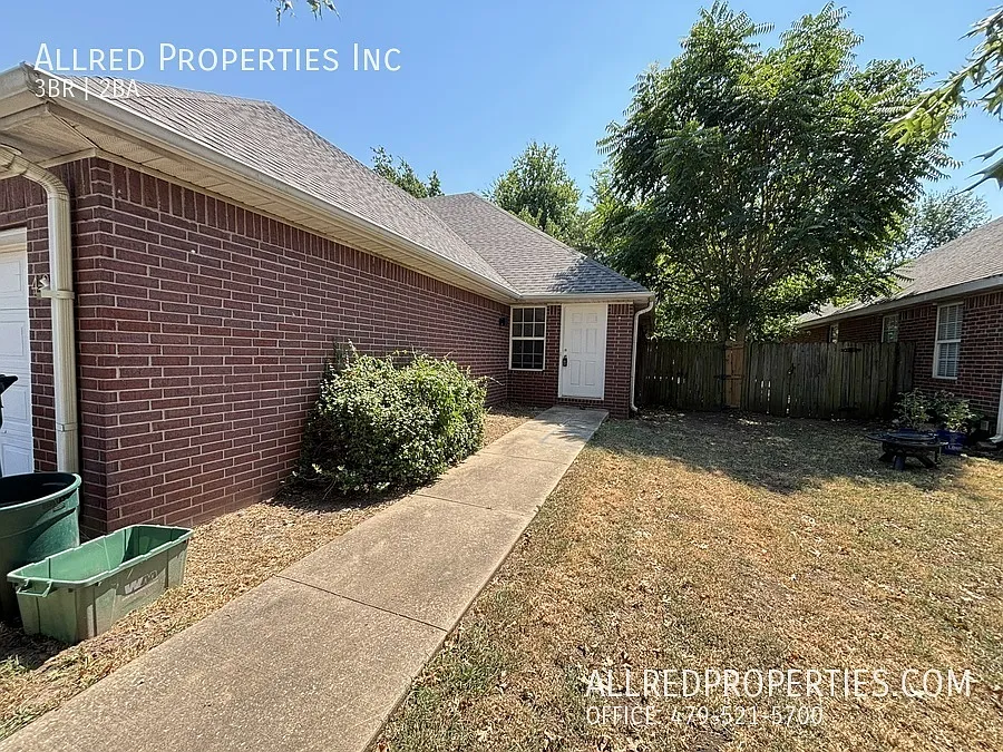 Fresh, Spacious & Ready for You to Call Home! — Photo 3