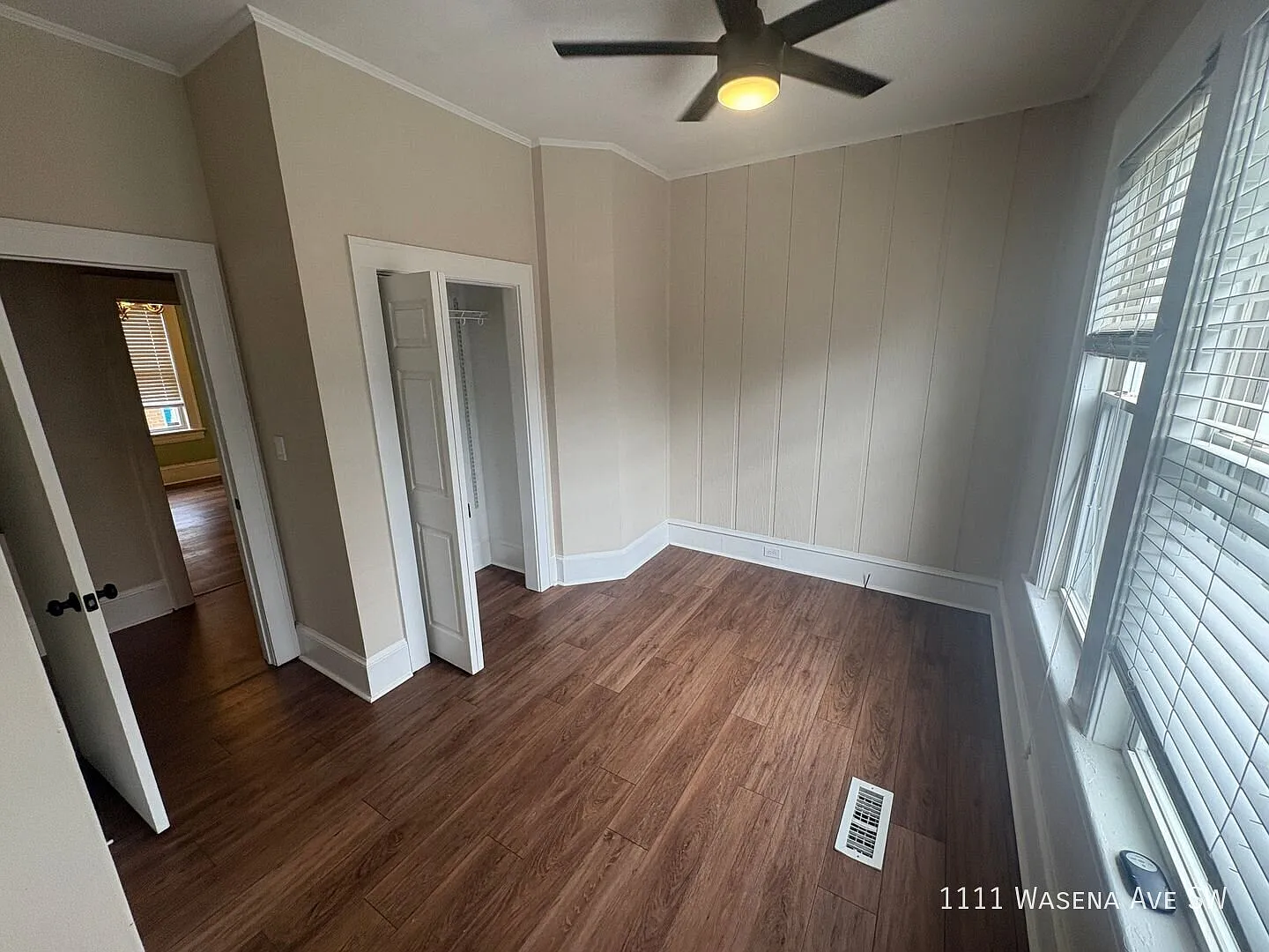 2 Bedroom | 1 Bath | Spacious Living Area | Central Air — Photo 4