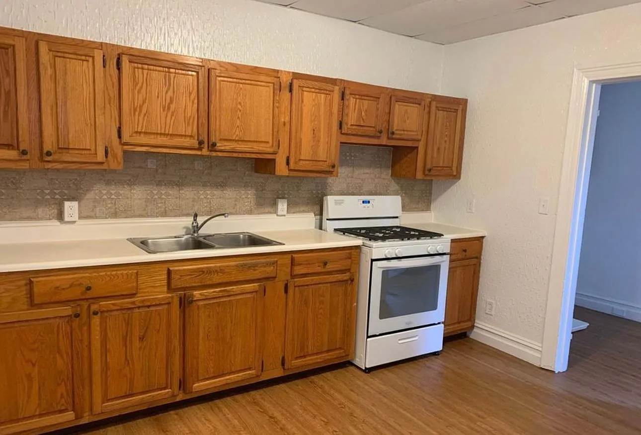 338 W Philadelphia St — Photo 4