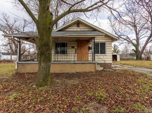 2434 Mackin Rd, Flint, MI 48504