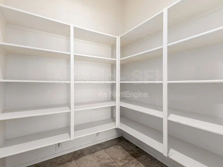 2656 E Boston St — Photo 14