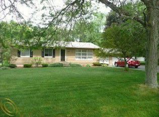 8453 Rondale Dr, Grand Blanc, MI 48439