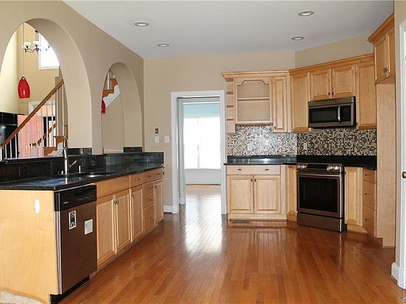2nd image of 5731 Tyshire Pkwy
