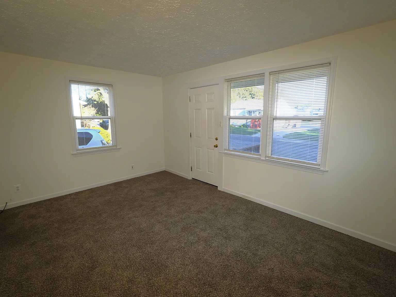 3 bed, 924 sqft, $1,800 — Photo 3