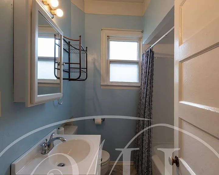 132 Malcolm St — Photo 16